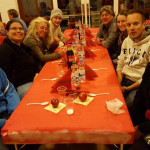 Ein Teil der Helfer bei der Suppe danach,: Müde, aber zufrieden