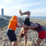 Akrobatik am Strand