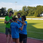 Almut gibt ihre Krone an Laura