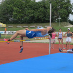 Katja überquert die Latte